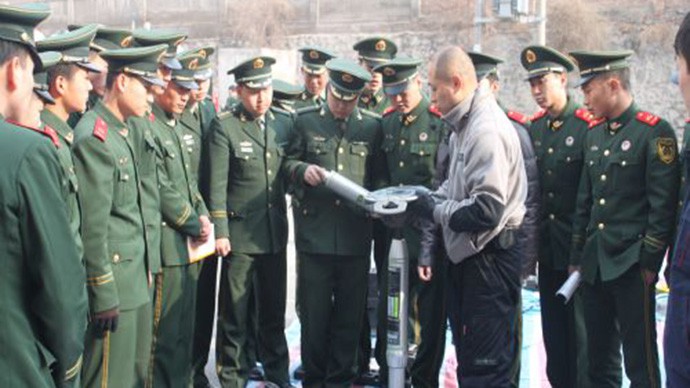 我公司技术人员在兰州市消防特勤大队为消防官兵现场显示、培训我公司所供设备